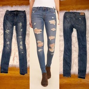 🆕HCO low rise distressed super skinny jeans!